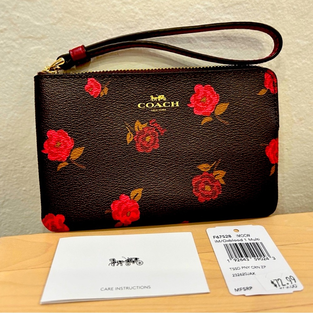NWT Coach flower Wristlet